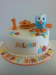 Hoot the Owl with cushions 10 inch Cake